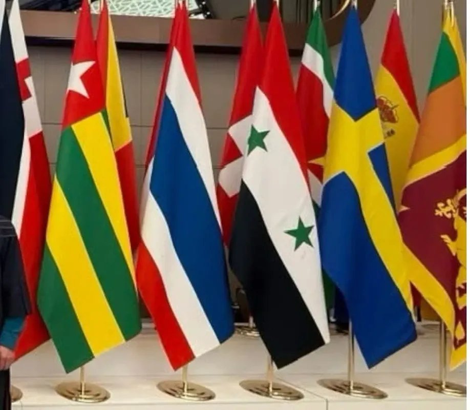 قمة أوزبكستان تثير الجدل: رفع علم النظام السوري ووفد إسرائيلي يشاركان