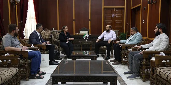 حماة والصليب الأحمر الدولي يبحثان تعزيز العمل الإنساني وتلبية الاحتياجات الملحة