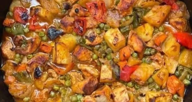 صينية دجاج بالخضار: وصفة سهلة وسريعة لتحضير وجبة شهية