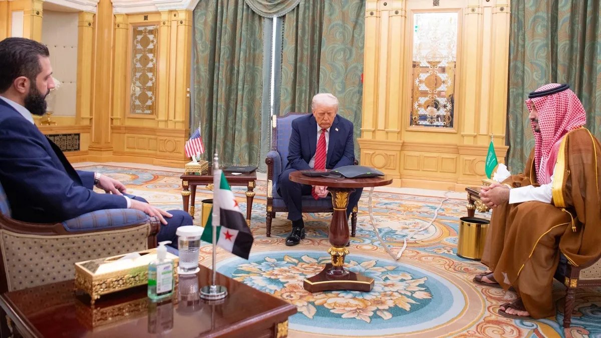 قرار مفاجئ: ترامب يوقع أمراً برفع العقوبات الأمريكية عن سوريا مع الإبقاء على قيود محددة