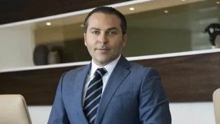 انهيار التسوية المالية: رجل الأعمال سامر الفوز يغادر سوريا إلى الإمارات وملاحقات تطال شركاءه