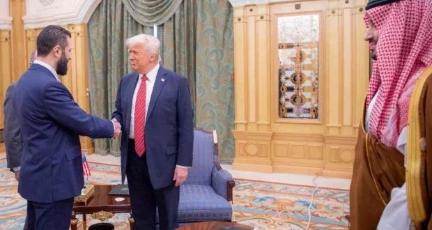 ترمب يوقع أمراً تنفيذياً يرفع العقوبات عن سوريا: خطوة تفتح دمشق على النظام المالي العالمي