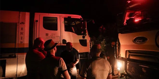 وزير الطوارئ يتفقد جهود إخماد الحرائق في اللاذقية وإصابة أحد عناصر الإطفاء