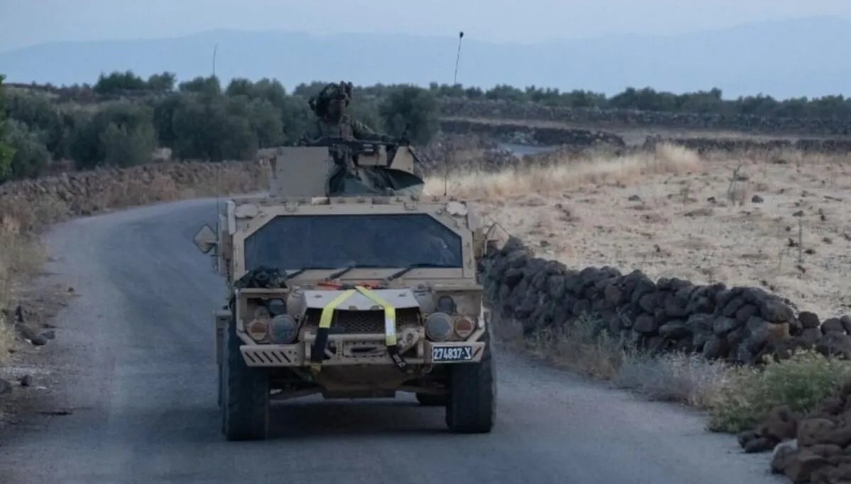 الجيش الإسرائيلي يشن غارات على جنوب سوريا ويعتقل مشتبهين: تفاصيل العملية