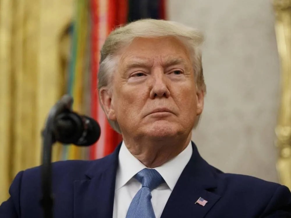 قرار مفاجئ: الرئيس الأمريكي يرفع العقوبات عن سوريا مع الإبقاء على عقوبات نظام الأسد