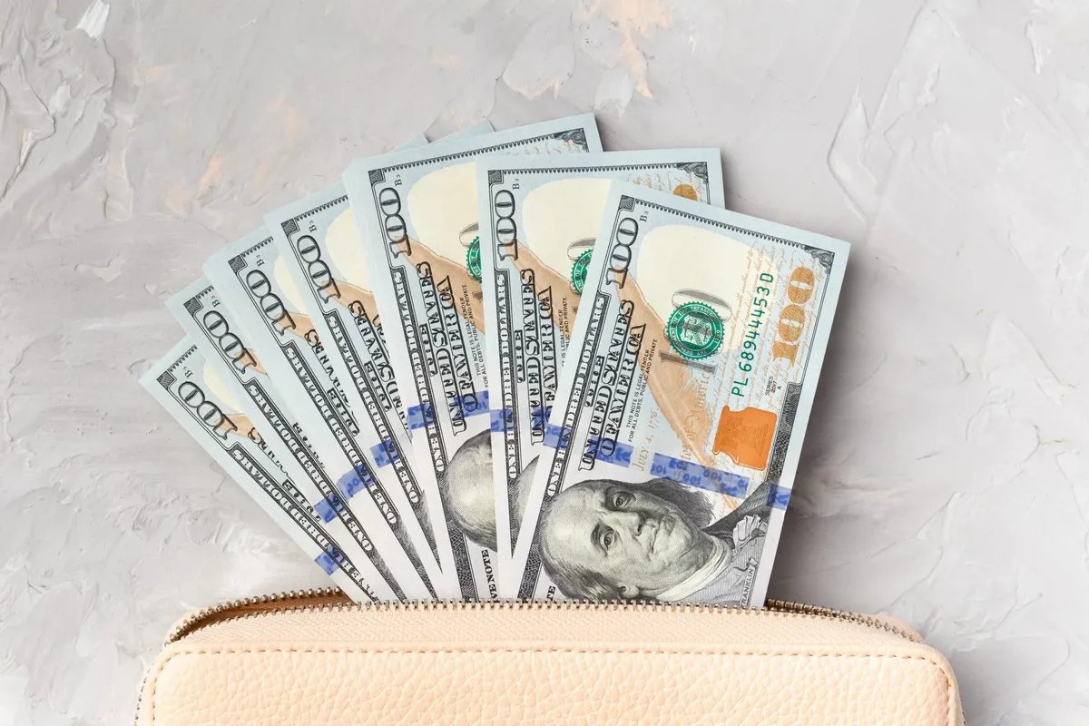 "جالكسي ترانسفير" تسهل التحويلات المالية إلى سوريا: استلام فوري بالدولار!