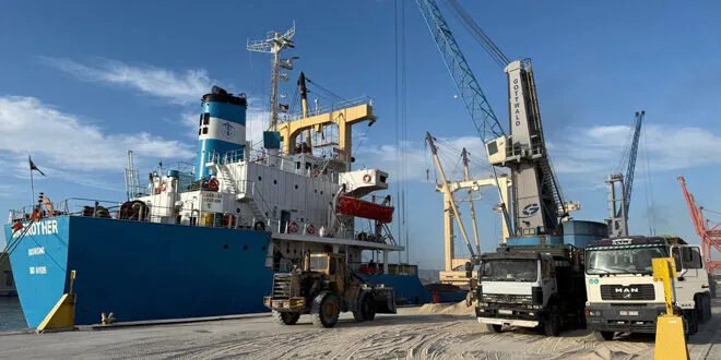 شحنة فوسفات سورية جديدة إلى مصر: تصدير 14 ألف طن عبر مرفأ طرطوس