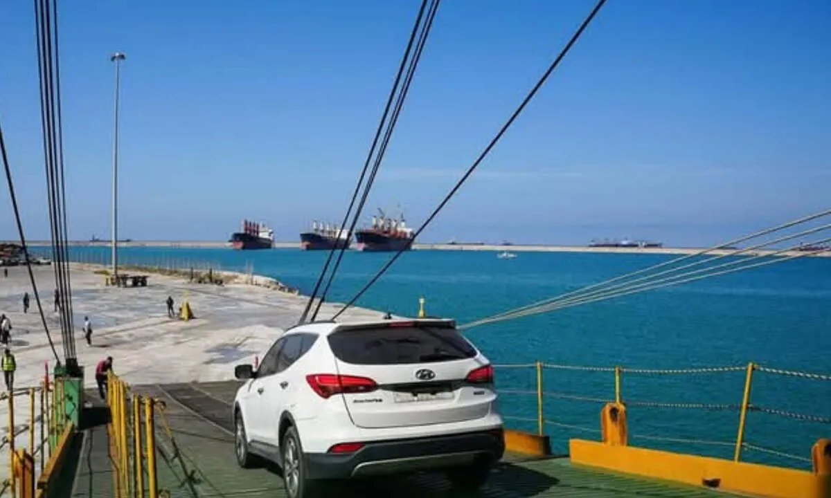 توضيح هام من المنافذ حول تنظيم استيراد السيارات: تفاصيل القرار والاستثناءات