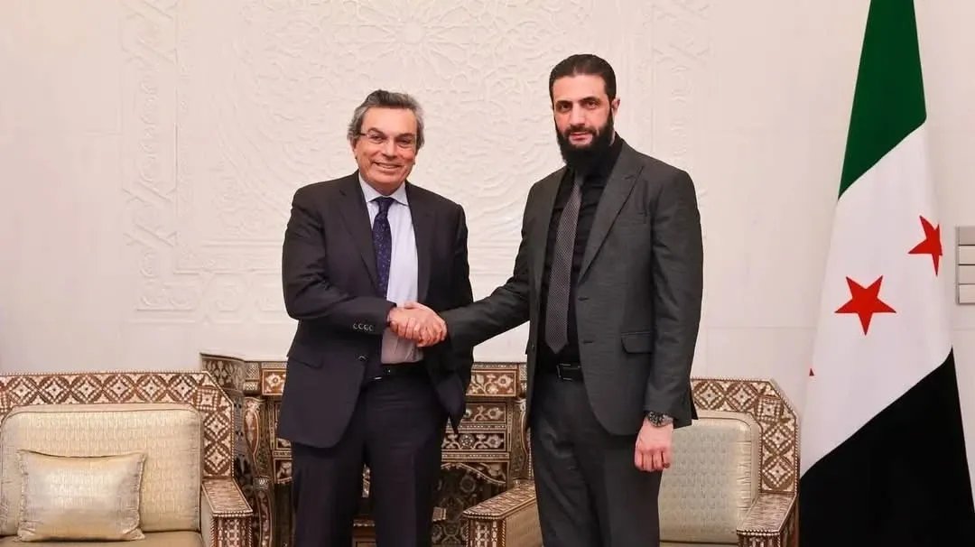 أيمن أصفري يحذر: التوجه الديني يقضي على الديمقراطية في سوريا.. والتجريب السياسي يدمر البلاد