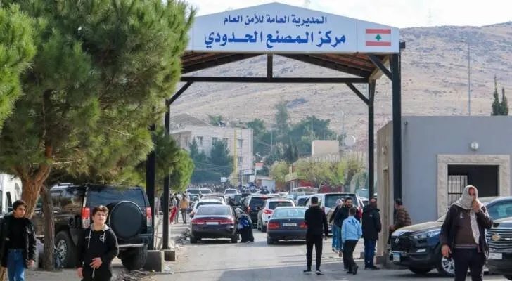 لبنان يمنح السوريين والفلسطينيين تسهيلات للإقامة والمغادرة وإعفاءات من الرسوم