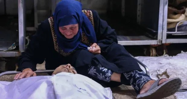 غزة تحت القصف: عشرات القتلى والجرحى، بينهم منتظرو المساعدات الإنسانية