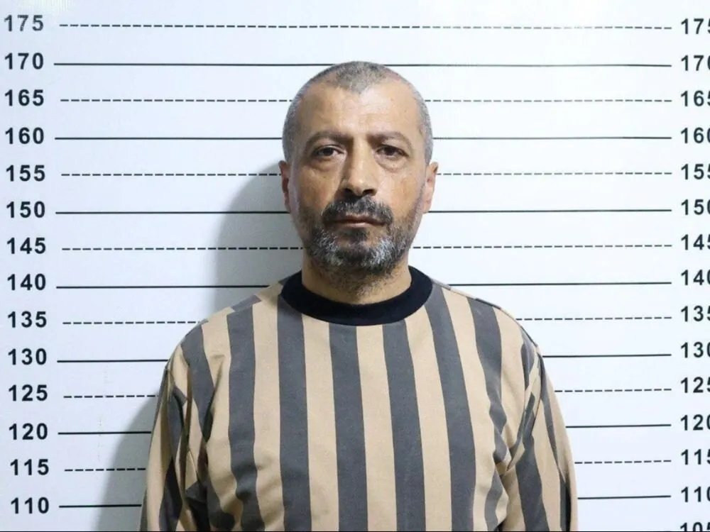 سوريا: القبض على معاون مدير سجن صيدنايا بتهمة ارتكاب جرائم حرب