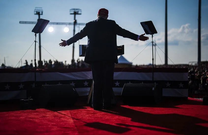 تفاصيل جديدة ومثيرة تكشفها مقتطفات من كتاب حول محاولة اغتيال دونالد ترامب