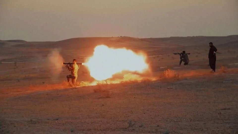 وسط تصاعد التوترات: "قسد" تجري مناورات بالأسلحة الثقيلة وتعزز تحصيناتها في الرقة