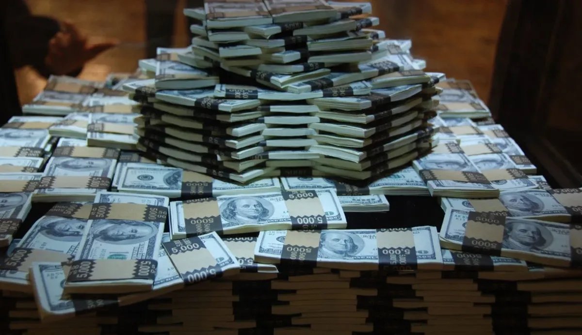 ضربة ترامب التجارية تهز عرش الأثرياء: خسائر فلكية لأغنى 3 أشخاص في العالم تتجاوز 80 مليار دولار!