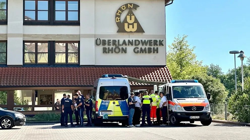 مقتل موظفة وإصابة آخرين في هجوم طعن بشركة كهرباء ألمانية