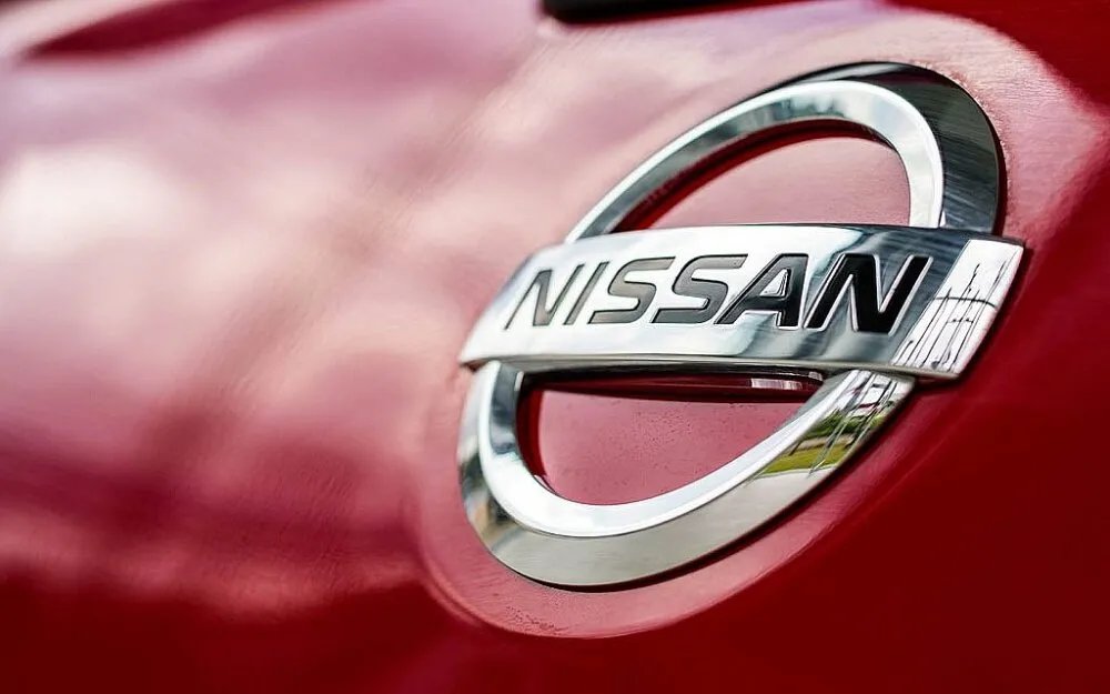 نيسان تستدعي مئات الآلاف من السيارات بسبب عيب خطير في المحرك