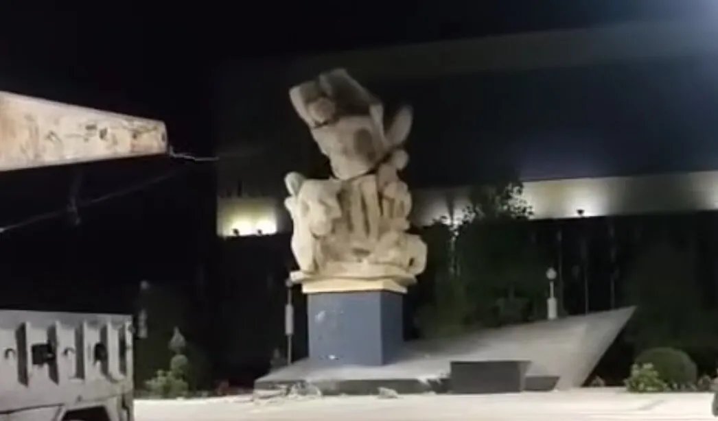 تحطيم "نصب الشهداء" في حلب يثير جدلاً: هل هو ترميم أم تشويه للتاريخ؟