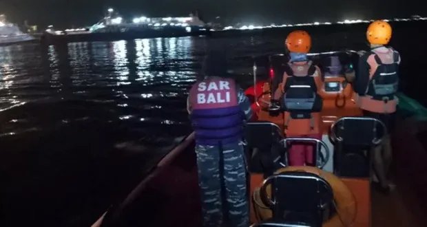 مأساة بحرية في بالي: مصرع أربعة أشخاص وفقدان العشرات إثر غرق عبّارة