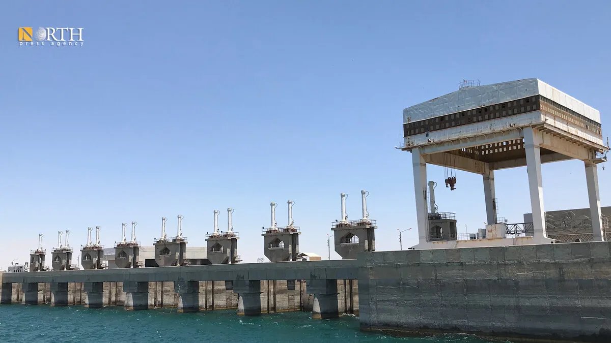 تحذيرات من كارثة: سد الفرات على بعد سنتيمترات من التوقف الكامل بسبب نقص المياه