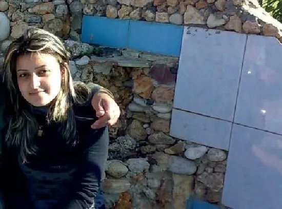 أم مفجوعة تطلق صرخة استغاثة بعد فقدان ابنتها "هبة" على طريق اللاذقية جبلة