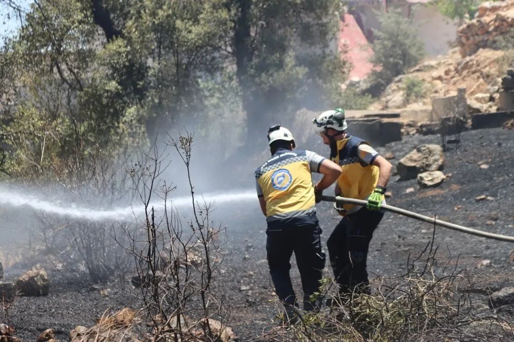 الدفاع المدني يسيطر على أكثر من 13 حريقًا في مناطق سورية متفرقة خلال 24 ساعة