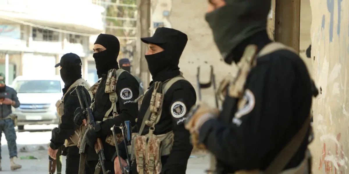 اعتقال عنصر سابق بالدفاع الوطني في حلب بتهمة ارتكاب انتهاكات