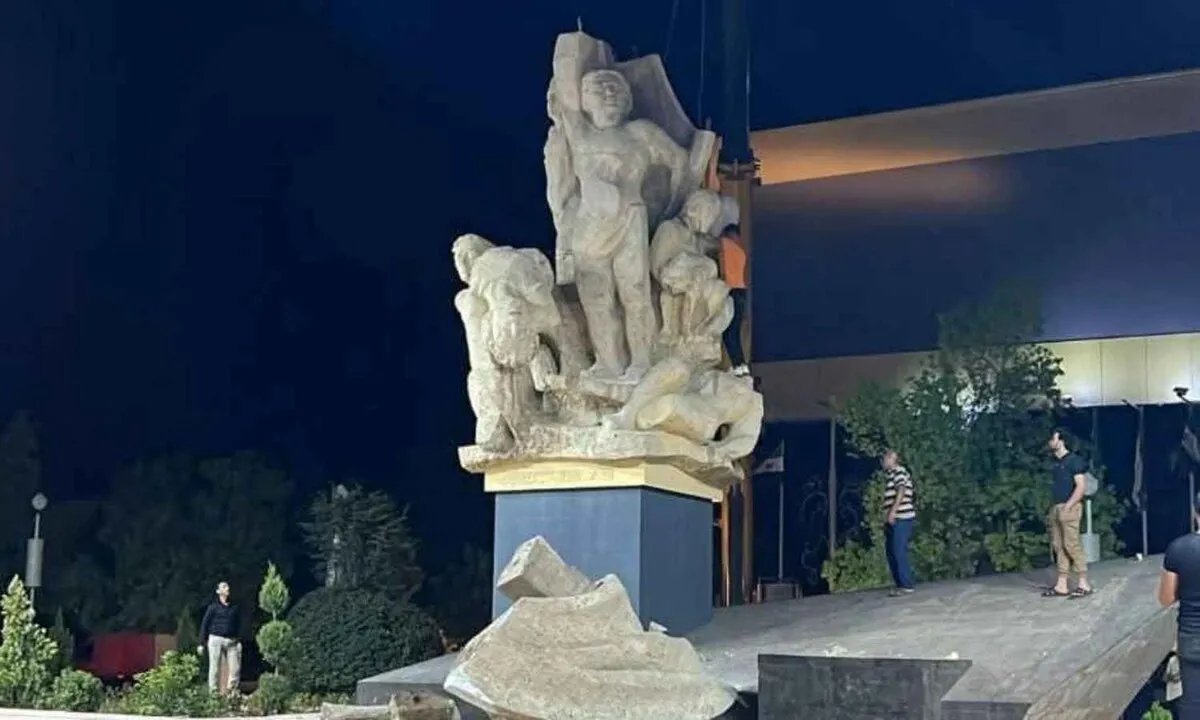 إزالة تمثال الشهداء في حلب: تطوير عمراني أم دوافع أيديولوجية؟