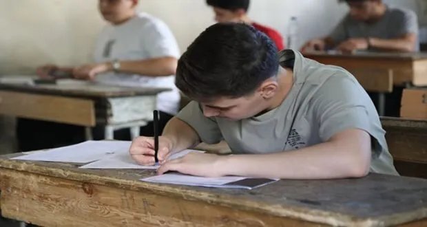 تباين آراء حول امتحان اللغة الإنجليزية للصف التاسع: بين السهولة والتركيز