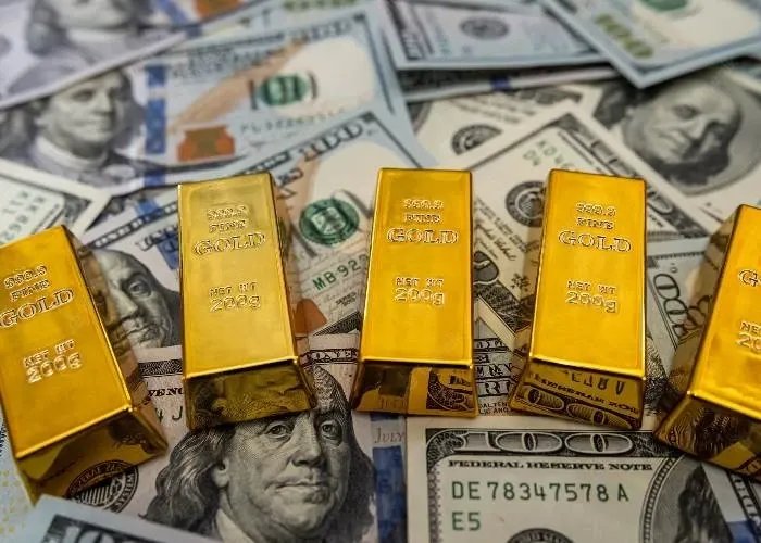 قفزة تاريخية للذهب والبيتكوين.. والنفط يحافظ على استقراره فوق 75 دولارًا