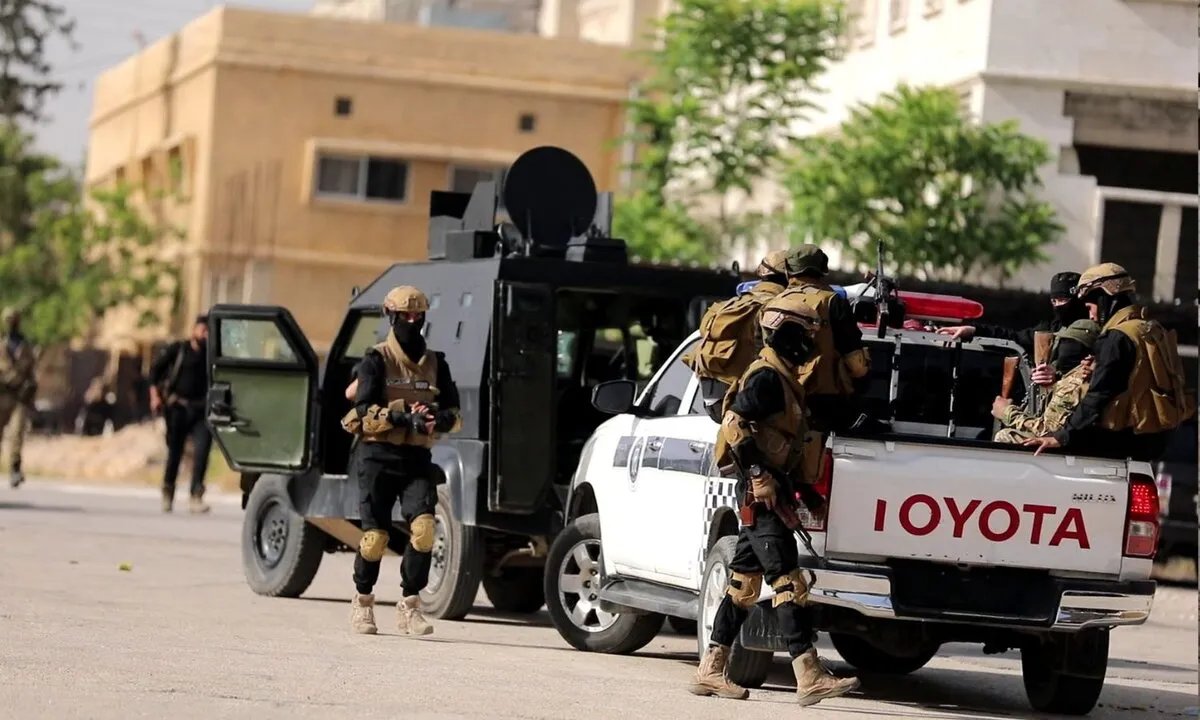 حلب: القبض على عنصر من "الدفاع الوطني" بتهمة نبش القبور وجرائم حرب