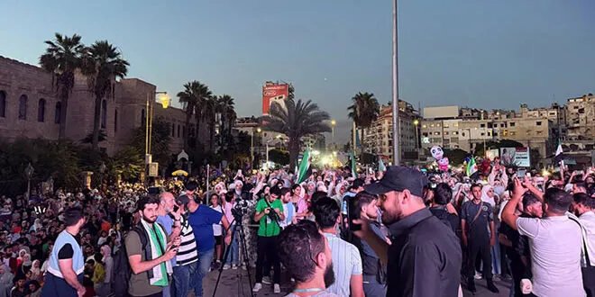 اللاذقية تحتفل بالهوية البصرية الجديدة لسوريا في ساحة الشيخ ضاهر