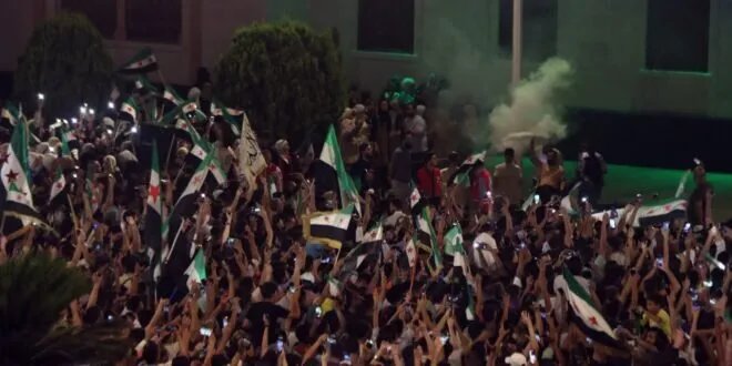 بهجة في حماة: ساحة العاصي تتزين احتفالاً بالهوية البصرية الجديدة لسوريا