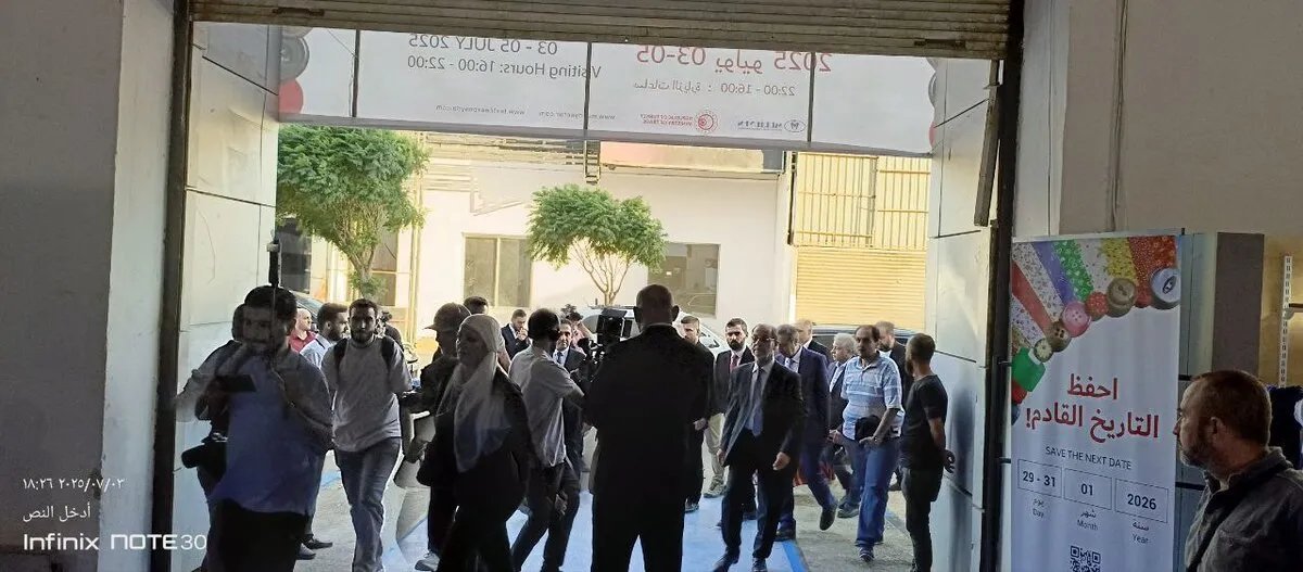 السفير التركي يدعو إلى تسهيلات للصناعيين السوريين في معرض النسيج التركي بدمشق