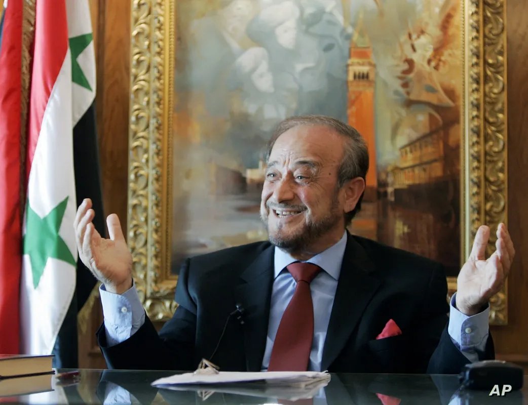 إشاعة وفاة رفعت الأسد في "كذبة نيسان" تثير جدلاً واسعاً: بين الشائعات والحقائق