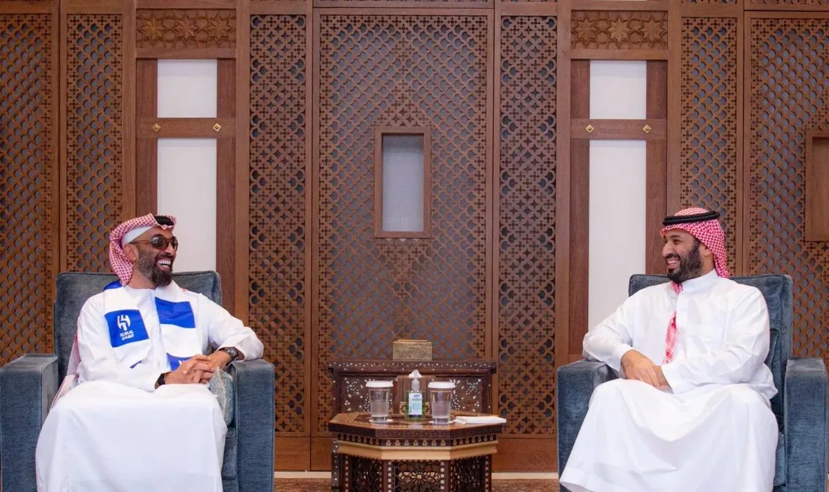 محمد بن سلمان وطحنون بن زايد يبحثان تعزيز العلاقات الثنائية بين البلدين