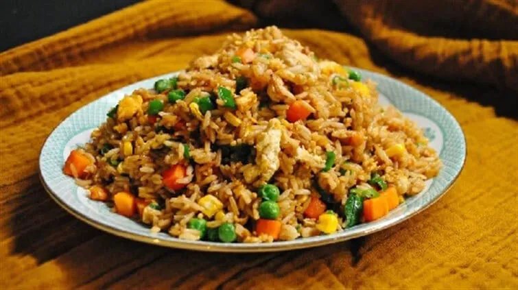 احذر "متلازمة الأرز المقلي": سم غذائي يهدد حياتك بسبب عادات شائعة