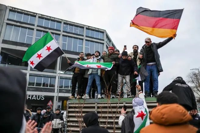 مفاوضات ألمانية سورية حول إعادة اللاجئين تثير قلق السوريين في ألمانيا: مستقبل مجهول يلوح في الأفق
