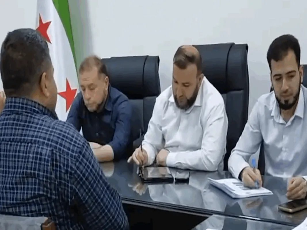 موظفو إدلب المفصولون: هل تنصفهم الإدارة السورية الجديدة بعد سقوط نظام الأسد؟