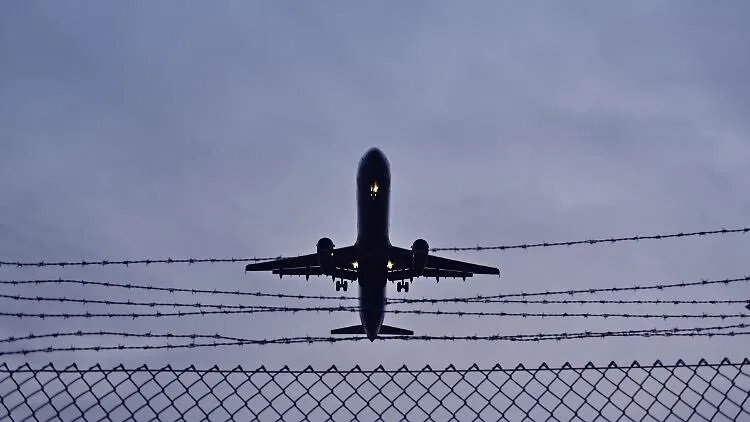 بعد 15 عاماً: النمسا ترحّل سورياً مداناً بجرائم إلى دمشق في خطوة هي الأولى من نوعها