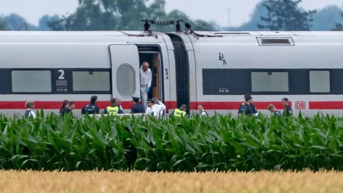 ألمانيا: القبض على سوري اعتدى بفأس ومطرقة على ركاب في قطار ICE
