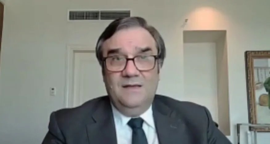 حاكم مصرف سوريا المركزي يكشف حقيقة حذف الأصفار من الليرة السورية في مقابلة مصورة