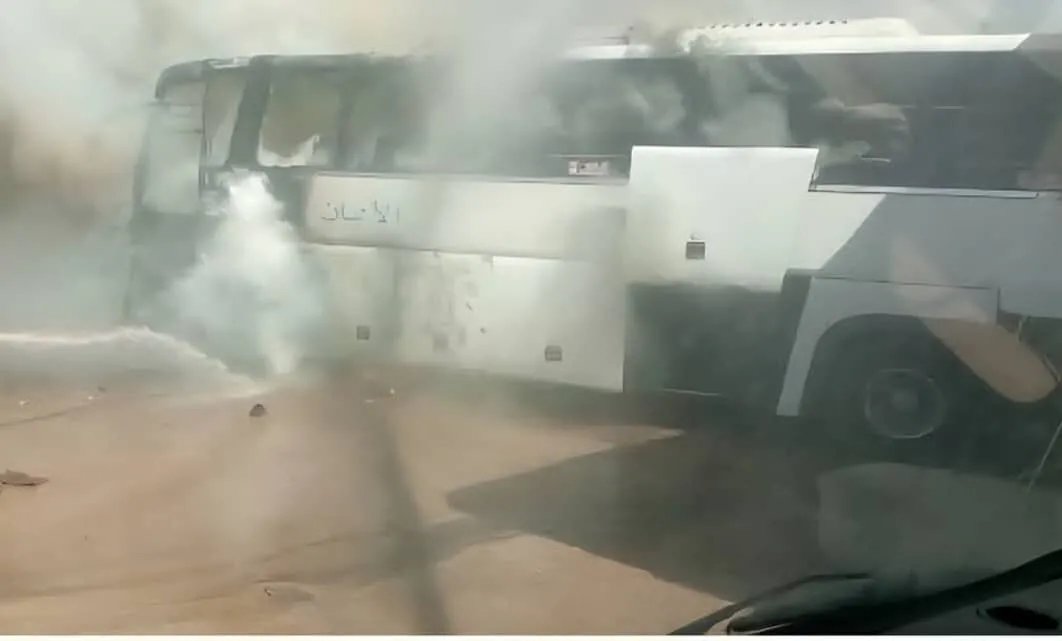 إصابة سائق بحروق إثر احتراق بولمان شركة الإيمان في ريف القامشلي