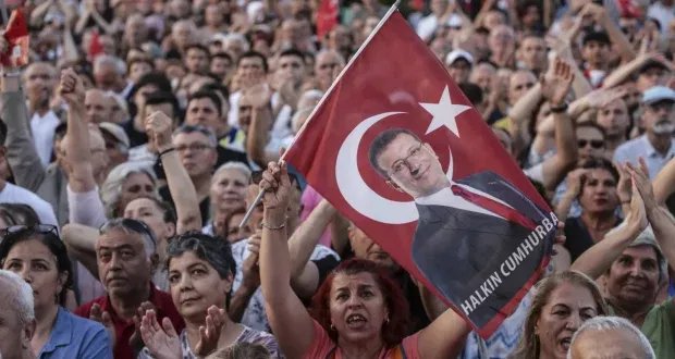 اتهامات جديدة تطال رئيس بلدية إسطنبول: تزوير الشهادة الجامعية يهدد مستقبله السياسي