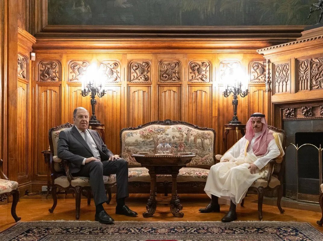 مباحثات سعودية روسية في موسكو: تركيز على القضية الفلسطينية والتعاون في قطاع الطاقة