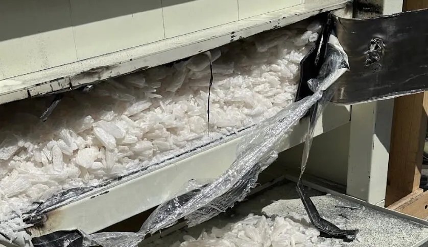 إحباط تهريب ضخم: ضبط مخدرات بقيمة 10 ملايين يورو في مطار فرانكفورت قادمة من المكسيك