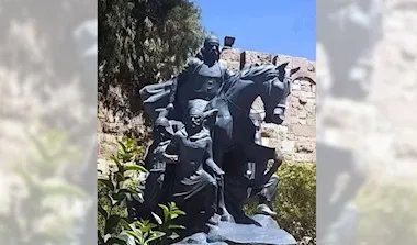 تحطيم تماثيل في سوريا: هل هو تحريم أم تجريم للذاكرة والتاريخ؟