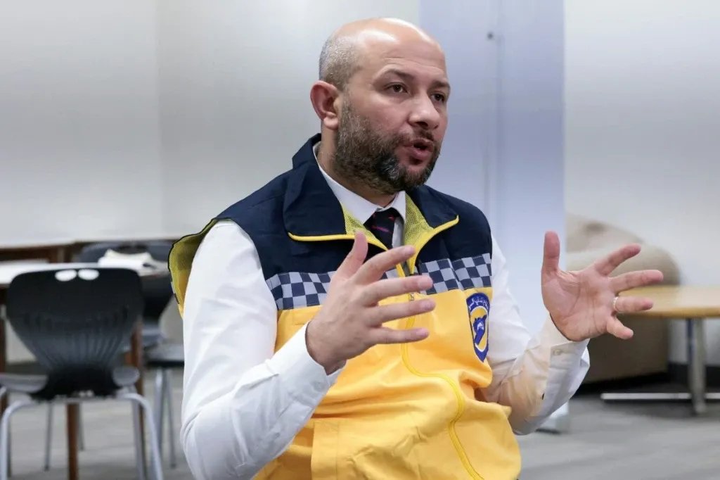 من الإنقاذ إلى الوزارة: رائد الصالح يستقيل من الخوذ البيضاء ويتولى حقيبة الطوارئ في الحكومة السورية الجديدة