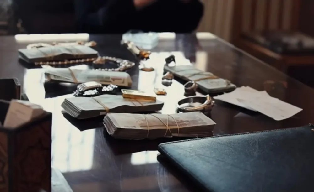 حماة تطيح بلصين نفذا سرقة ضخمة في دمشق.. استعادة مجوهرات وأموال مسروقة