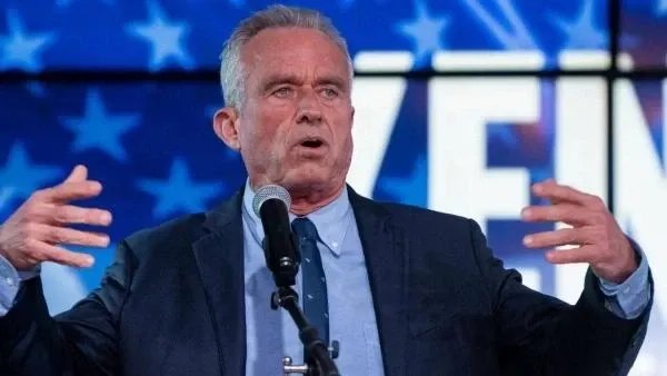 تخفيضات حادة: وزارة الصحة الأمريكية تلغي 10 آلاف وظيفة وتغلق نصف مكاتبها الفيدرالية